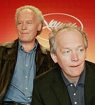 Jean Pierre (izda.) y Luc Dardenne, directores de 'L'Enfant'. (Foto: AP)