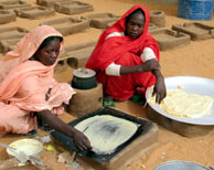 Refugiadas sudanesas preparando la comida. (Foto: Reuters)