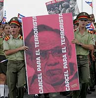 Miles de cubanos se manifestaron para pedir crcel para Carriles. (Foto: REUTERS)