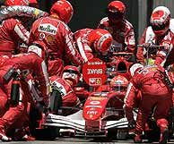 El rojo es el color de la escudera Ferrari y su estrella, Michael Schumacher. (Foto: AP)