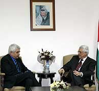 Maragall, en su reunin con Mahmud Abbas en Ramala. (Foto: EFE)