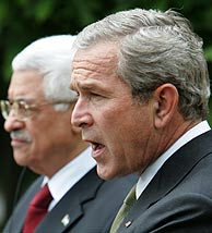 Bush y Mazen durante su comparecencia en la Casa Blanca. (Foto: AP)
