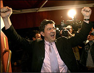 El lder socialista, Jean-Luc Melenchon, en la celebracin del 'no. (Foto: EFE)