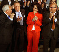 De izquierda a derecha: Jos Luis Baltar, Manuel Fraga, Amparo Gonzlez y Jos Manuel Baltar durante la presentacin de la candidatura orensana. (Foto: EFE)