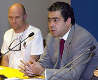 Younes Bachir (I) y Alberto Gutiérrez Alberca (D), de la compañía, durante la rueda de prensa. (Foto: EFE)