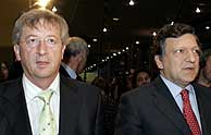 Juncker (dcha.) y Barroso (izqda.). (Foto: AP)