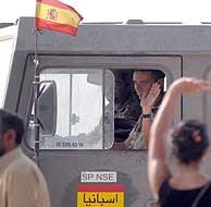 Soldados espaoles, durante la salida de Irak, en junio de 2004. (Foto: EFE)