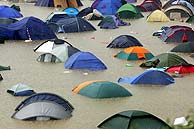 La zona de acampada, inundada. (Foto: REUTERS)