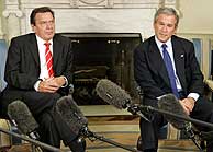 Bush y Schrder, en la Casa Blanca. (Foto: REUTERS)