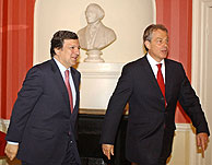 Barroso y Blair al salir de su encuentro. (Foto: Reuters)