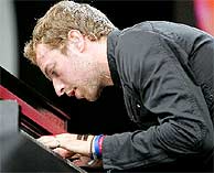 Chris Martin, lder de Coldplay, durante el concierto de 'Live 8' de Londres. (Foto: REUTERS)