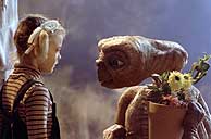 Una jovencsima Drew Barrymore en una escena de E.T. (Foto: AP)