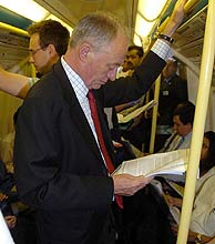 El alcalde de Londres, Ken Livingstone, ha ido en metro a trabajar. (Foto: EFE)