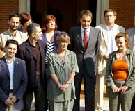 Zapatero con los miembros de la Alianza contra la Pobreza. (Foto:EFE)