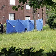 La casa situada en el 18 de Alexander Grove (Hyde Park) ha sido investigada. (Foto: AP)