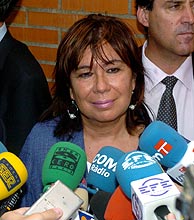 La ministra Narbona, en el tanatorio de Guadalajara. (Foto:EFE)