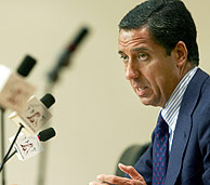 Eduardo Zaplana, en una comparecencia en el Congreso. (Foto: EFE)