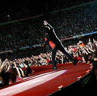 Miles de personas se rindieron ante Bono. (Foto: REUTERS)