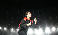 Bono, durante el concierto. (Foto: EFE)