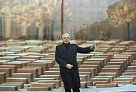 El arquitecto Peter Eisenman, ante el monumento a las vctimas del Holocausto. (Foto: AP)