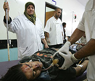 Un herido durante la estampida, atendido en el hospital de Bagdad. (Foto: AFP)