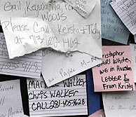 Los habitantes de Nueva Orleans dejan notas a sus familiares y conocidos desaparecidos. (Foto: AFP)