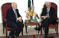 Miguel ngel Moratinos, durante su reunin con Abu Mazen en Gaza. (Foto: EFE)