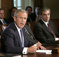 George W. Bush, durante el anuncio. (Foto: REUTERS)