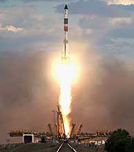 Lanzamiento del cohete 'Soyuz-U' con la nave 'Progress M-54'. (Foto: AP)