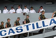 El 'Castilla', en la base de Rota, cuando iba a iniciar una misin en Hait en 2004. (Foto: J.F. Ferrer)