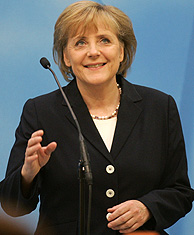 Merkel, durante su comparecencia tras conocerse los sondeos. (Foto: AP)