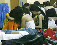 Un grupo de prostitutas en el aeropuerto en Indonesia. (Foto: EFE)