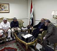 El primer ministro iraqu, Al-Yafari (2d), se ha reunido con congresistas de EEUU. (Foto. EFE)