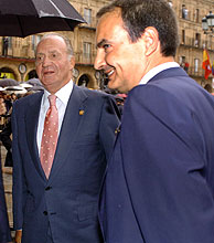 El Rey Juan Carlos y Rodrguez Zapatero, antes de la inauguracin de la XV Cumbre Iberoamericana. (Foto: EFE)