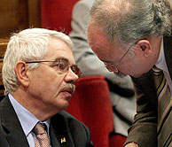Maragall y Carod, el pasado día 28 en el Parlamento catalán. (Foto: EFE)