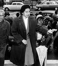 Parks llega al Juzgado el 24 de febrero de 1956. (Foto: AP)