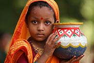 Una nia de Bangladesh celebra el Da Internacional de la Mujer. (Foto: EFE)