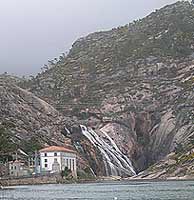 La cascada de 'Las Fervenzas de zaro', en Galicia, slo 'funciona' unas horas los domingos. (Foto: Greenpeace)