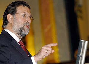 Mariano Rajoy, en la tribuna de oradores. (Foto: EFE)
