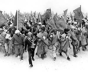 Ciudadanos marroques, durante la Marcha Verde en 1975. (Foto: UPI)