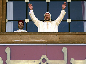 Mohamed VI saluda a sus sbditos desde el Palacio Real de Rabat. (Foto: AP)