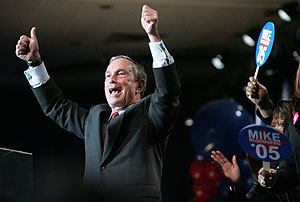 Michael Bloomberg celebra su victoria. (Foto: AFP)