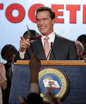 El gobernador de California, en la fiesta celebrada tras el cierre de las urnas. (Foto: AP)