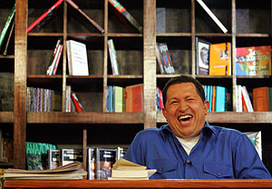 Chvez, en su programa de televisin, 'Al presidente'. (Foto: AP)