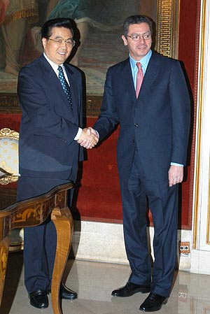 Gallardn con el presidente chino, Hu Jintao. (Foto: AYUNTAMIENTO DE MADRID)
