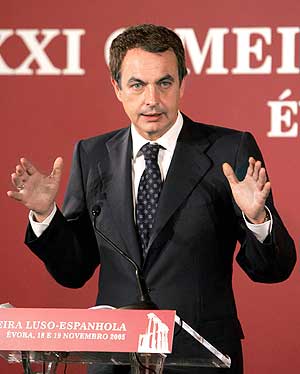 El presidente del Gobierno espaol, Jos Luis Rodrguez Zapatero, en vora. (Foto: EFE).
