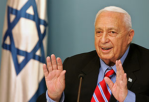 Ariel Sharon en su primera rueda de prensa tras salir del Likud. (Foto: REUTERS).