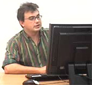Javier Carretero chatea con internautas tras su lectura diaria.