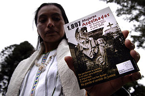 Una mujer protesta contra la violencia de gnero en Guatemala. (Foto: EFE)