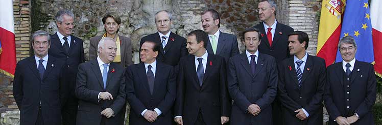 Foto de familia de la XIII Cumbre hispano-italiana celebrada en Roma. (Foto: AP)